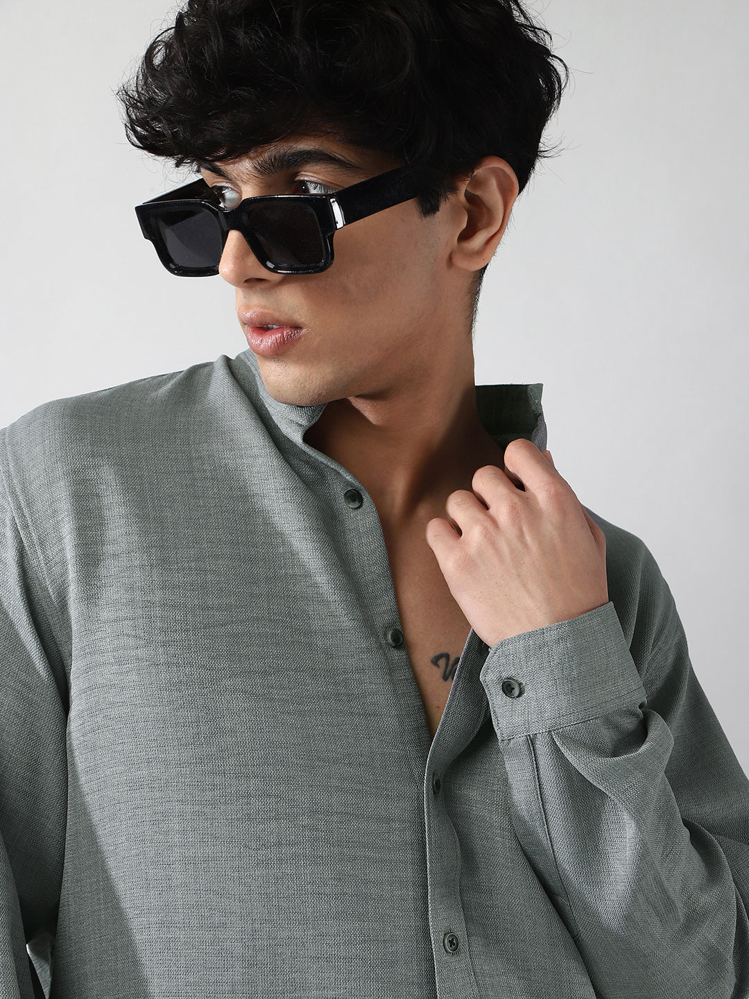 Men's Metallic Blue Linen Blend Full Sleeve Relaxed Fit Mandarin Collar Casual Solid Shirt